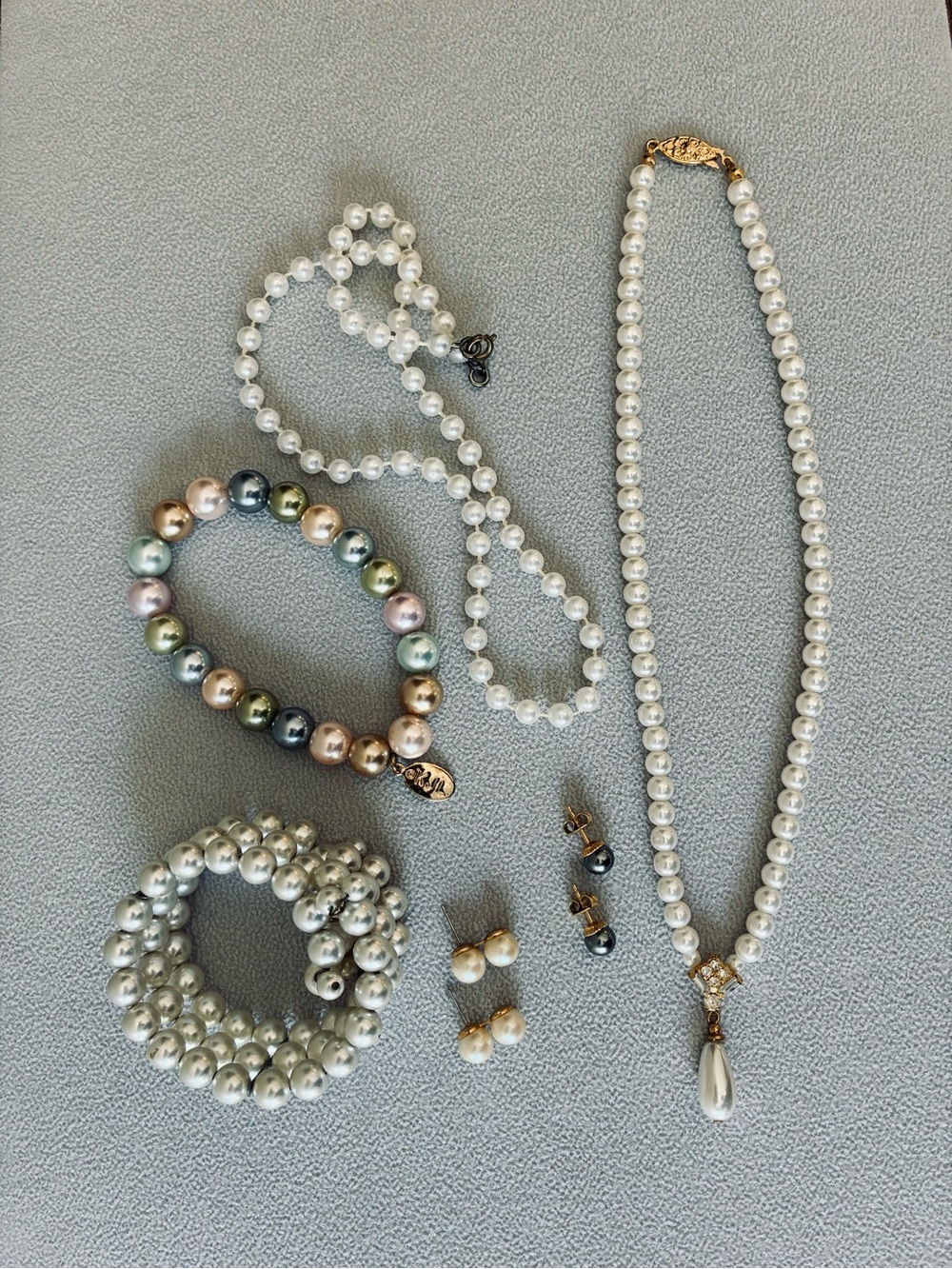 Vintage Faux Pearl Jewelry Lot, Earrings x 2, Bracelet x 2, Necklace x 2 - Picture 14 of 14